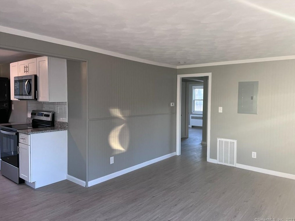 170 Crescent Dr, Hartford CT  06118-2715 exterior