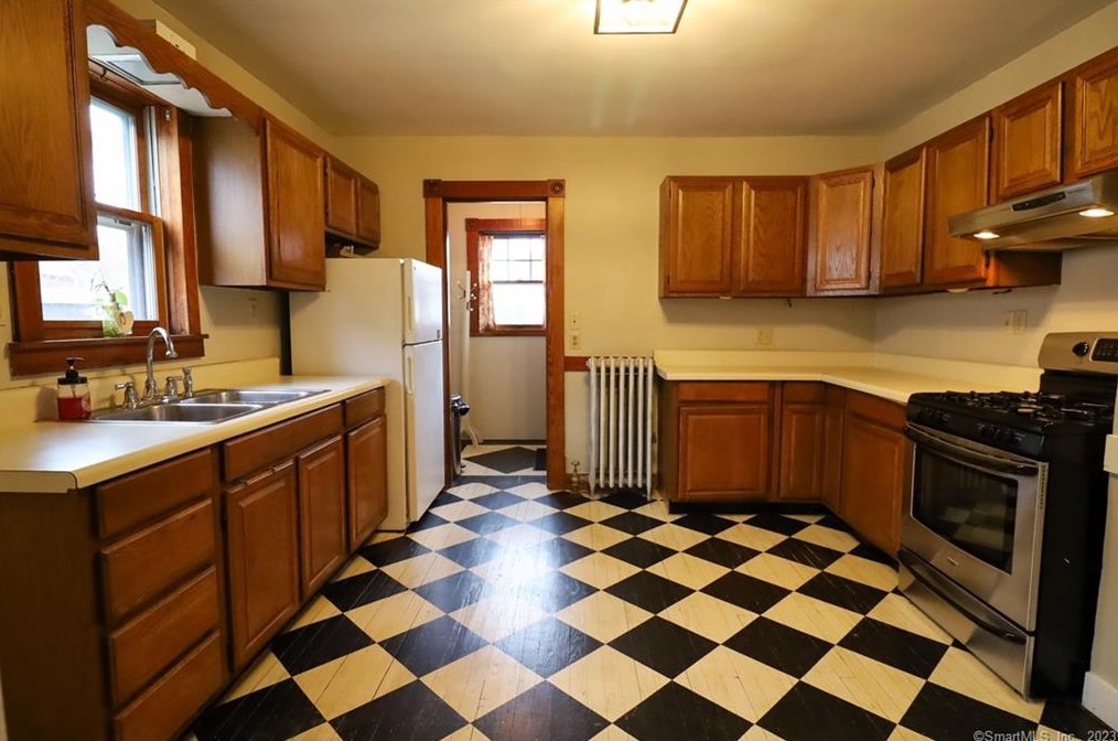 66 Grove St, Windsor Locks, CT 06096