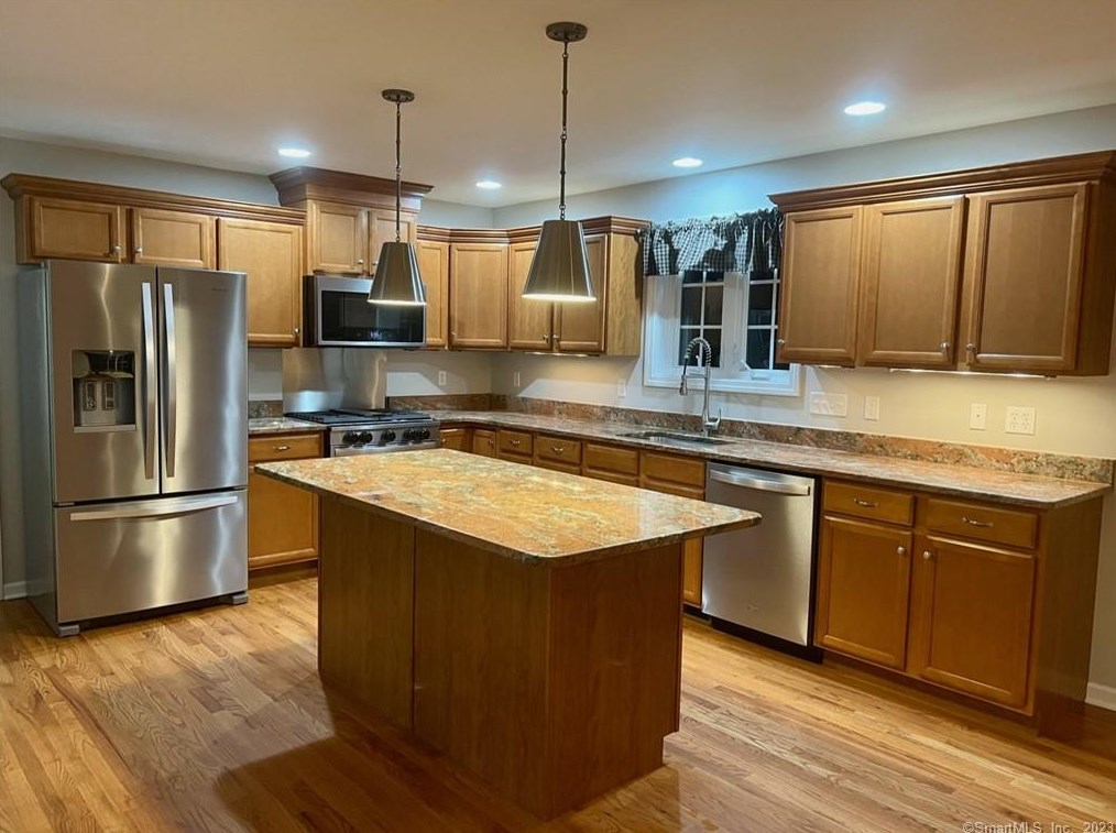 5 Hatfield Hill Rd, New-Haven, CT 06524 exterior