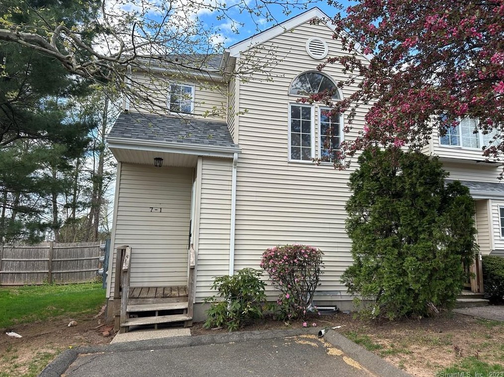 7 W Meadow Ln #1, Middletown, CT 06457