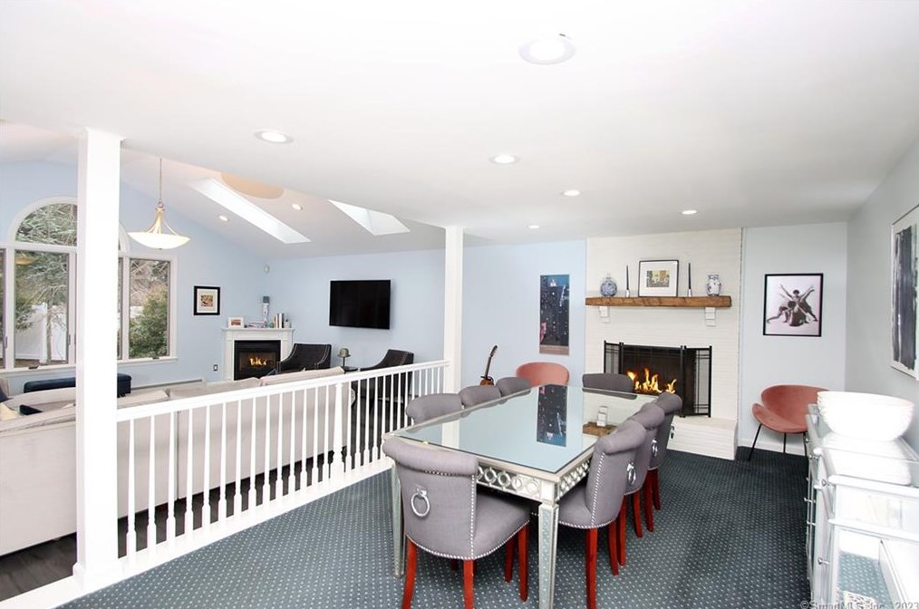 92 Fairway Dr, Meriden CT  06450-7076 exterior