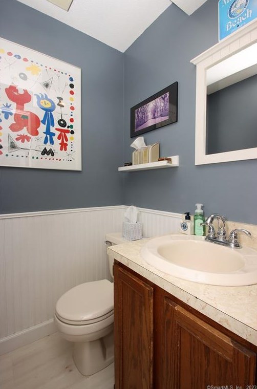 92 Fairway Dr, Meriden CT  06450-7076 exterior