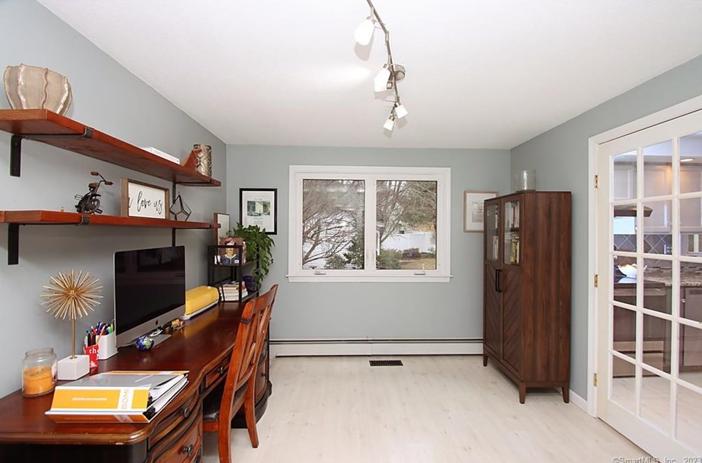 92 Fairway Dr, Meriden CT  06450-7076 exterior