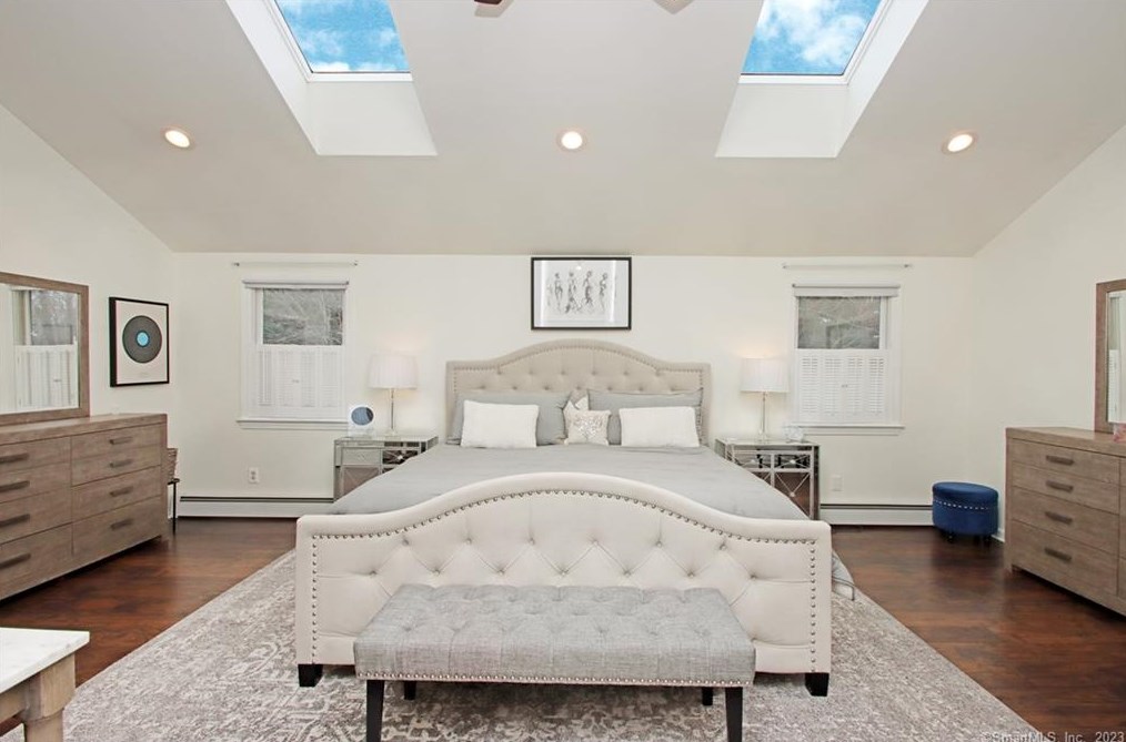 92 Fairway Dr, Meriden CT  06450-7076 exterior