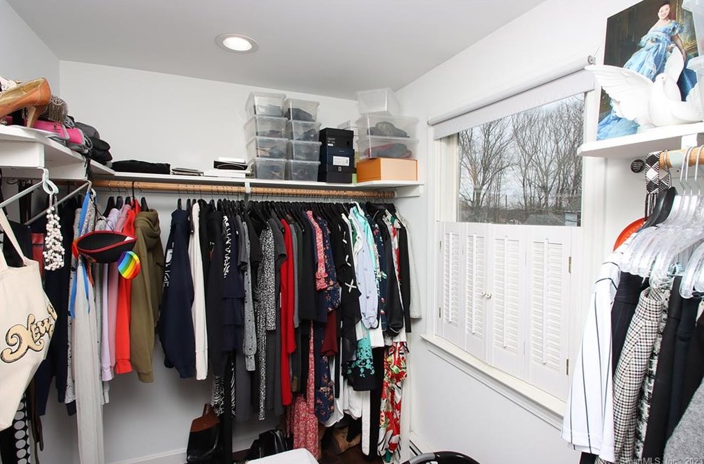 92 Fairway Dr, Meriden CT  06450-7076 exterior