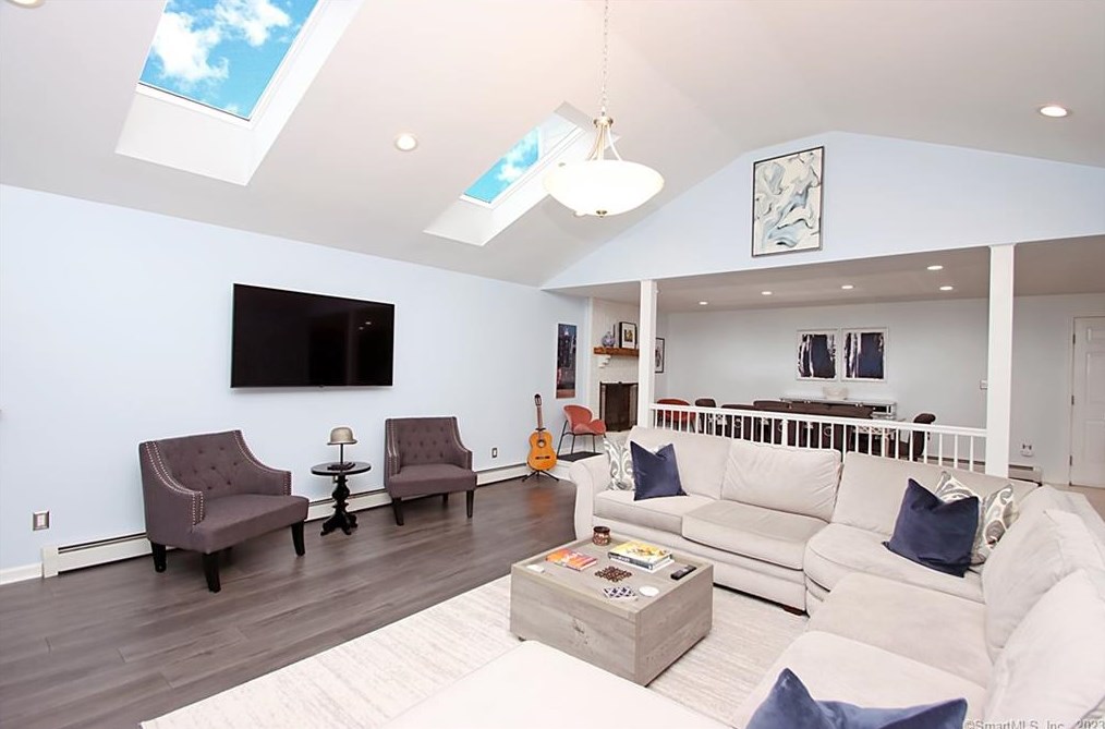 92 Fairway Dr, Meriden CT  06450-7076 exterior