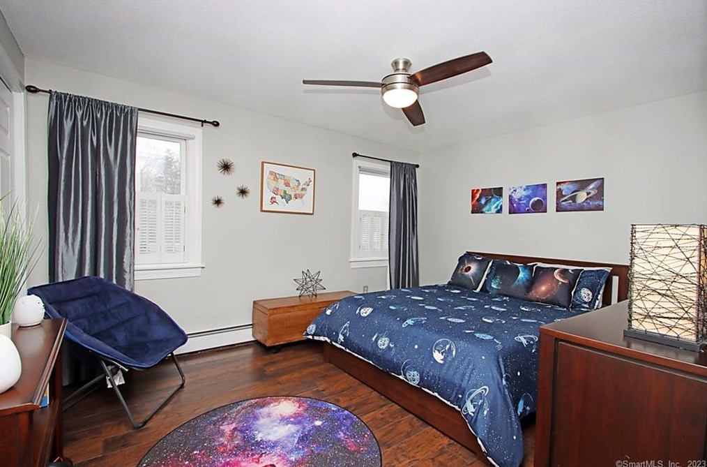 92 Fairway Dr, Meriden CT  06450-7076 exterior