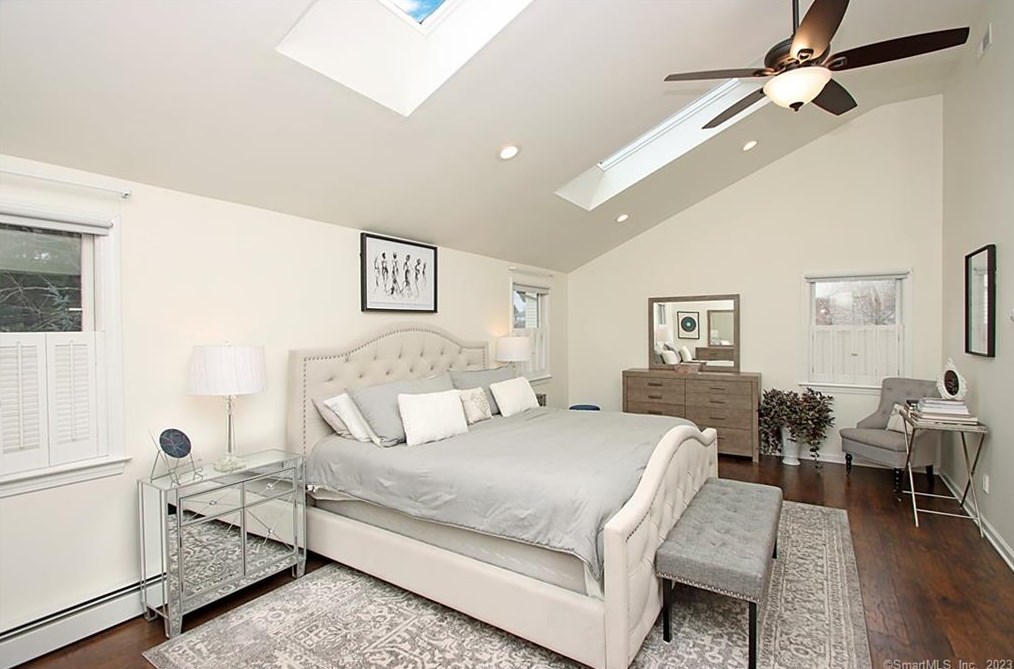 92 Fairway Dr, Meriden CT  06450-7076 exterior