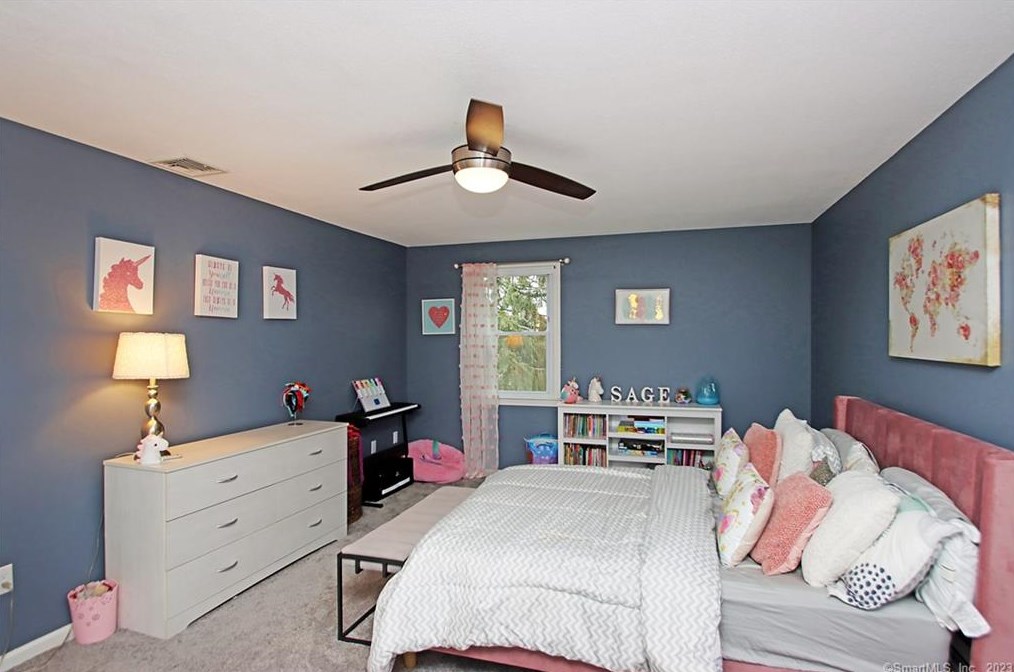 92 Fairway Dr, Meriden CT  06450-7076 exterior