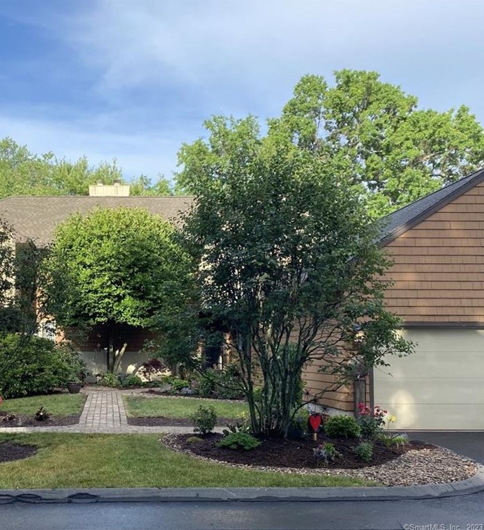 55 Bathcrescent Ln #55, Bloomfield, CT 06002