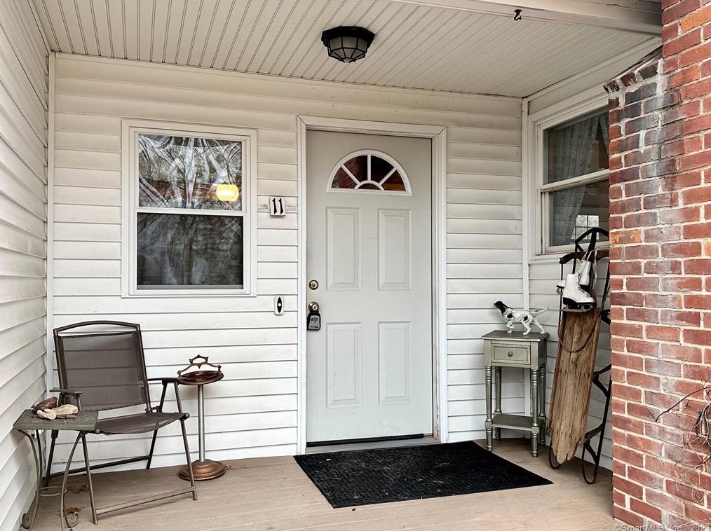 11 Highland Rd, Windsor Locks, CT 06096