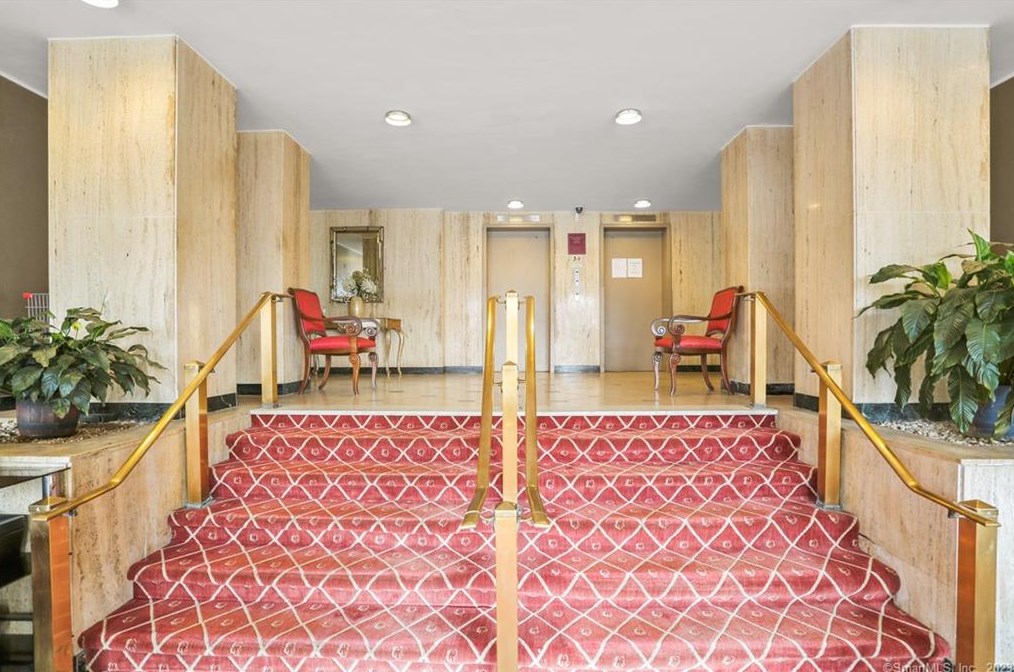 80 Cartright #3d, Bridgeport, CT 06604