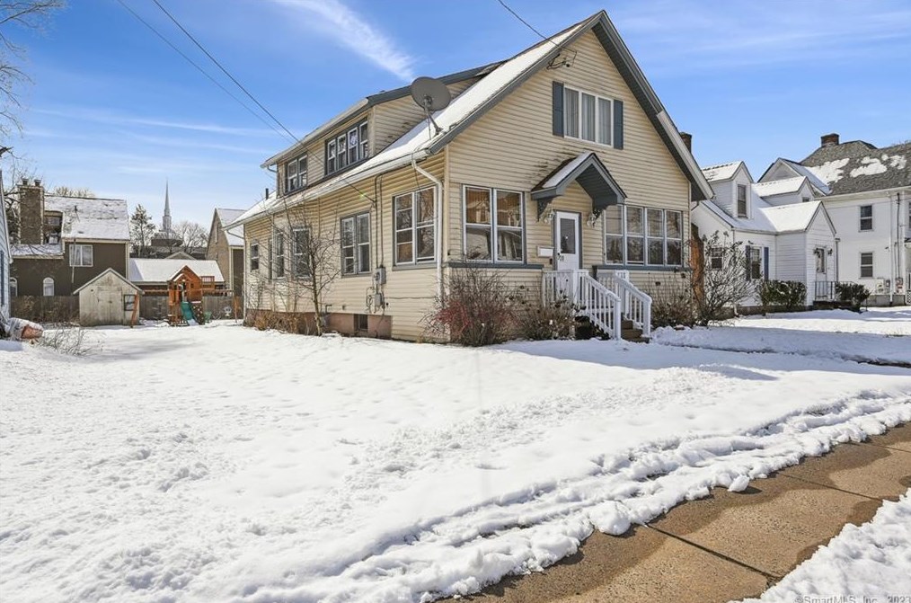 38 Strickland St, Manchester, CT 06042