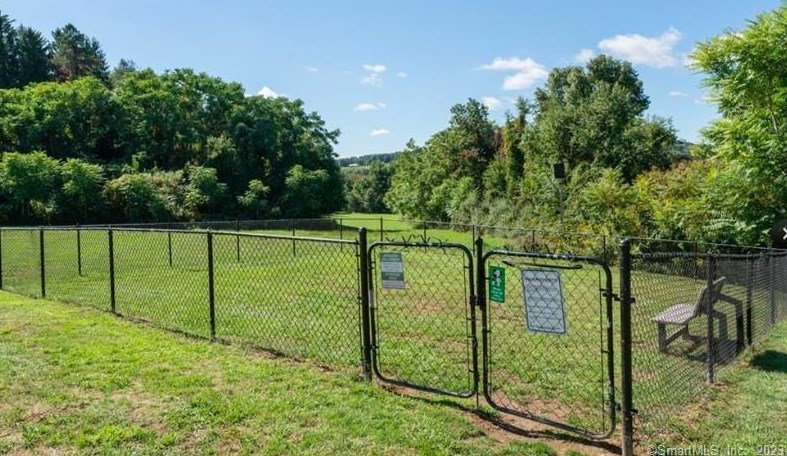 49 Hallmark Hill Dr, Wallingford CT 06492-3447 exterior