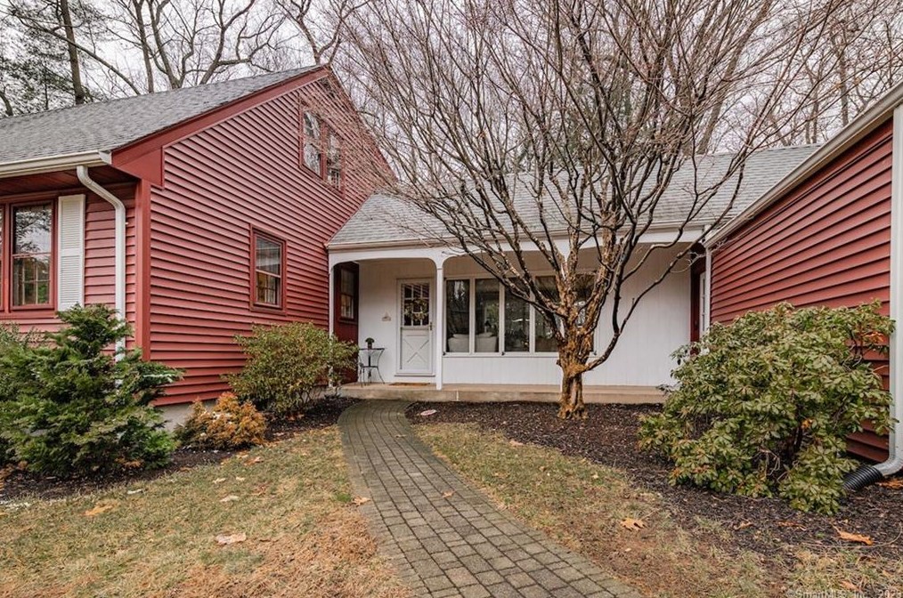 28 Sunnyridge Rd, Avon, CT 06001-4016