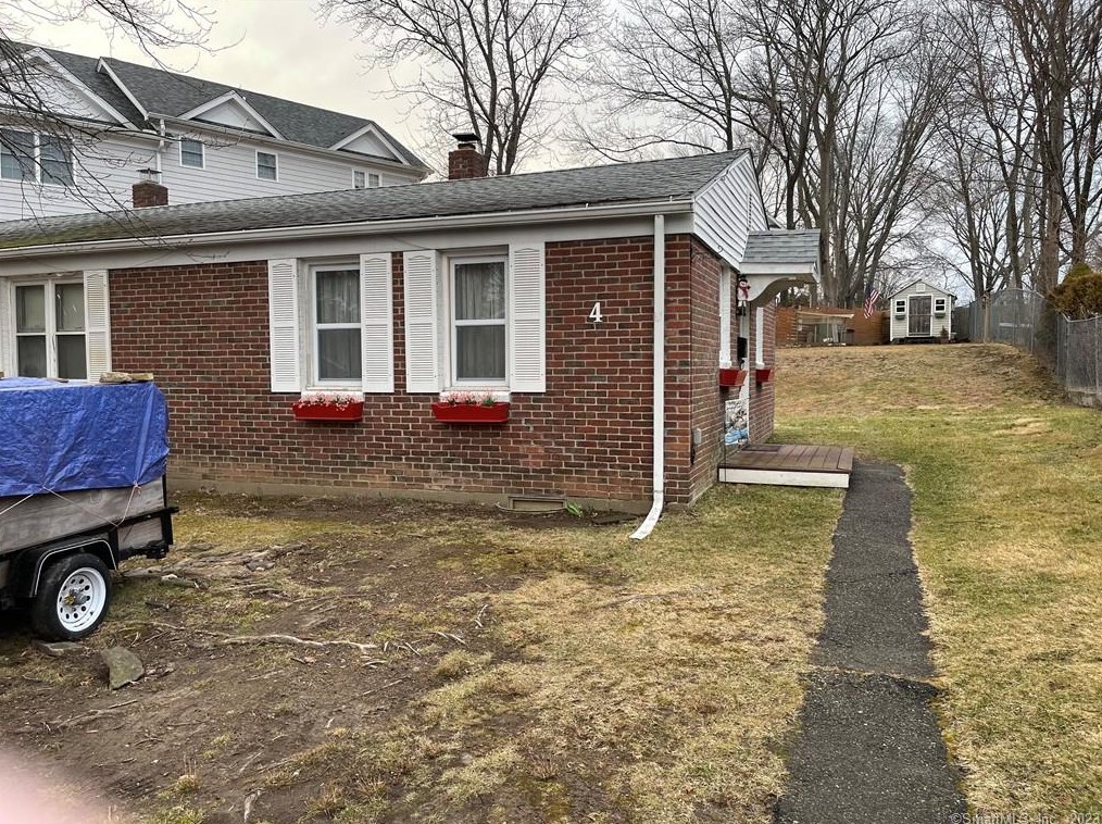 4 Bloomfield Dr, Fairfield, CT 06825-3711