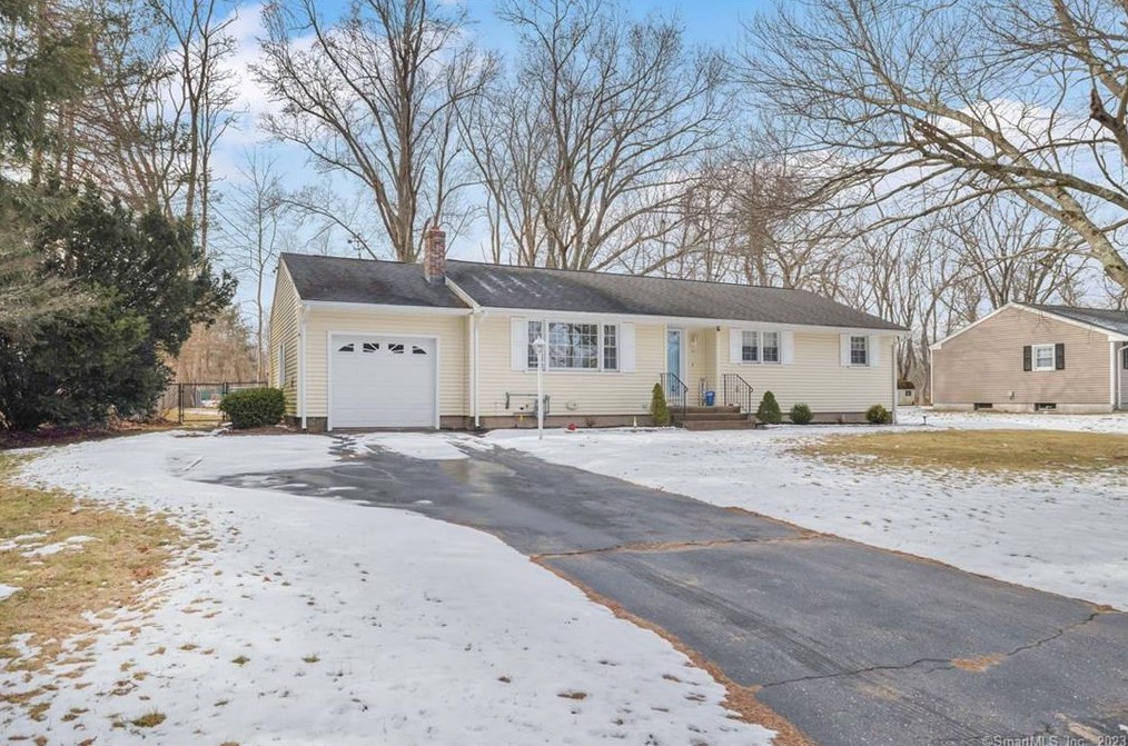 11 Mcgrath Rd, Wapping, CT 06074
