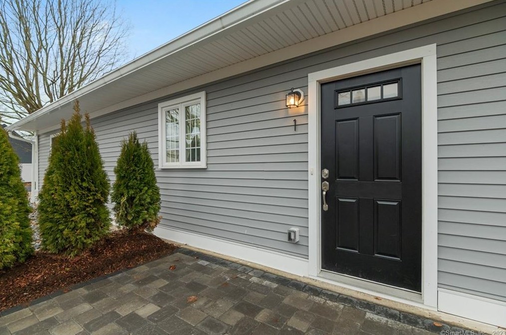 138 E Main St #1, Clinton, CT 06413