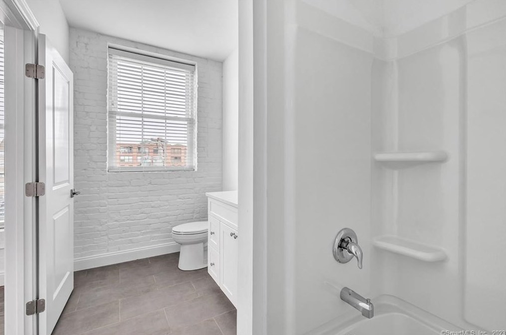 475 Howe Ave #3, Huntington, CT 06484