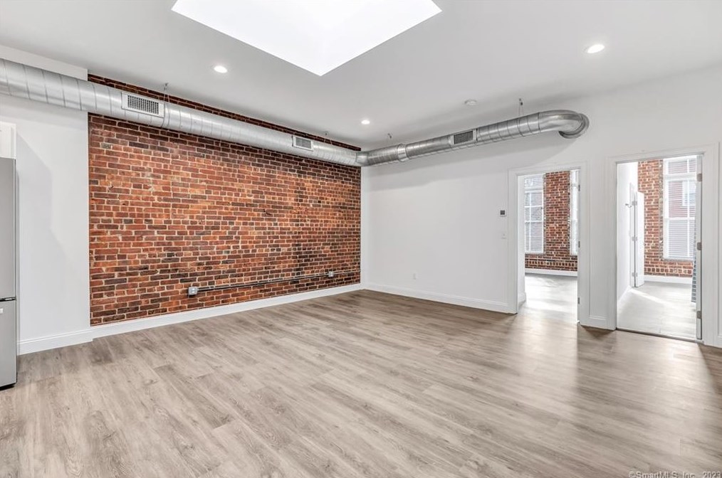 475 Howe Ave #4, Huntington, CT 06484