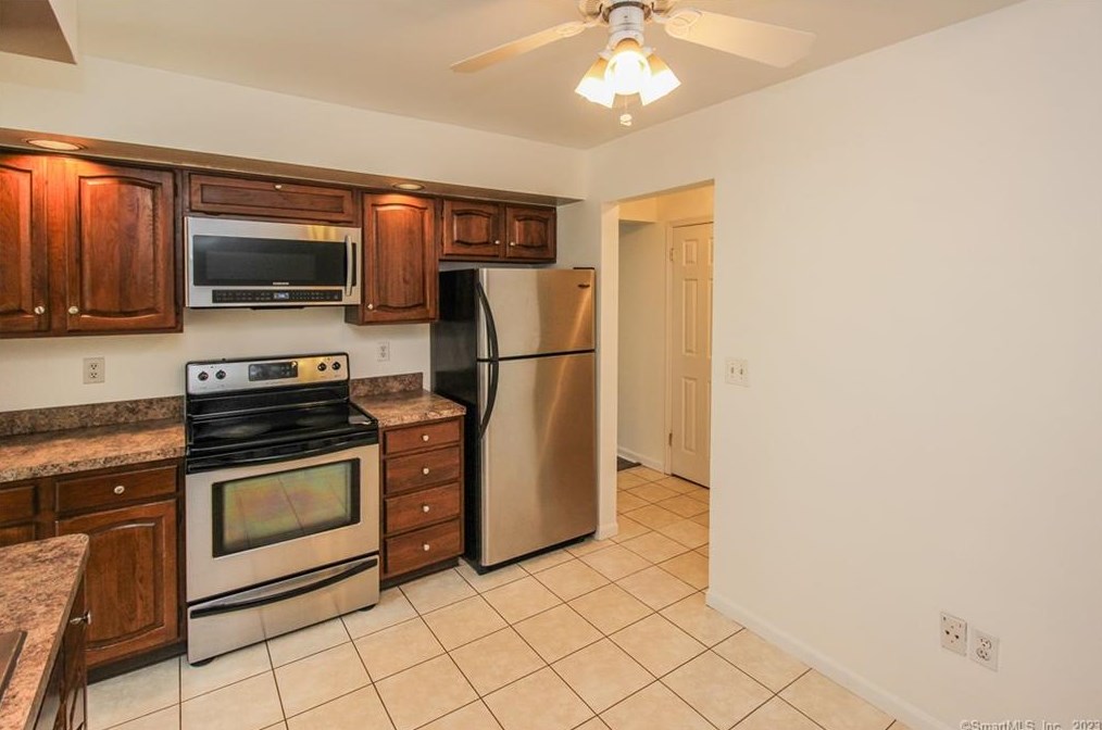 4 Essex Ct Unit 4, Brookfield Center, CT