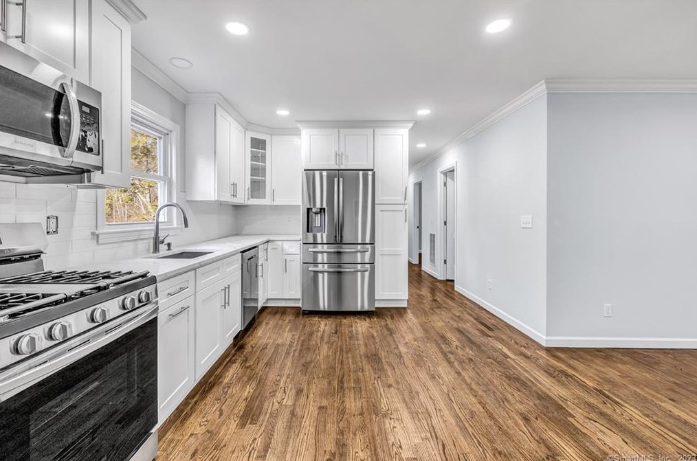85 Walnut St, Upper Stepney CT  06468-2509 exterior
