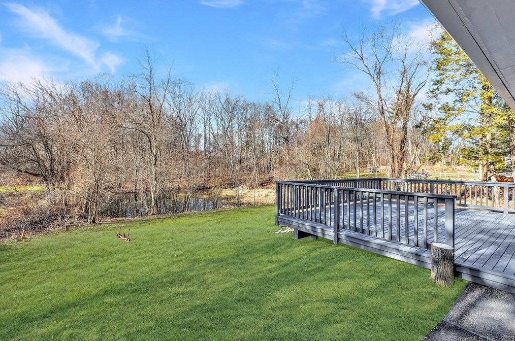 85 Walnut St, Upper Stepney CT  06468-2509 exterior