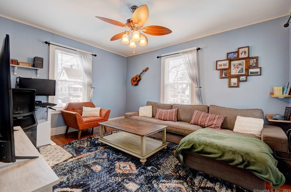 17 Hazel St, Manchester, CT 06040