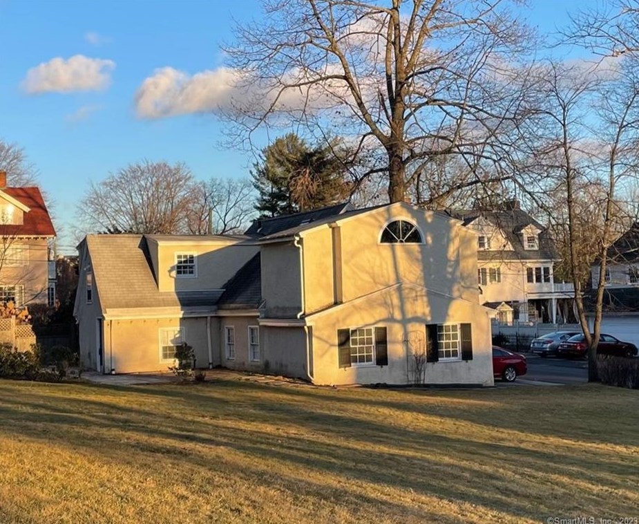 4 Sycamore Ln, Hartford, CT 06117