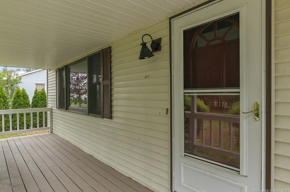 10 N Shore Rd, Killingly, CT 06241