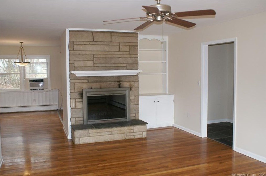 3 Diamond Dr, Newtown, CT 06470