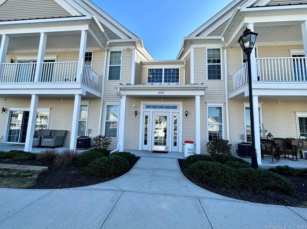 423 Center Meadow Ln #423, Danbury, CT 06810