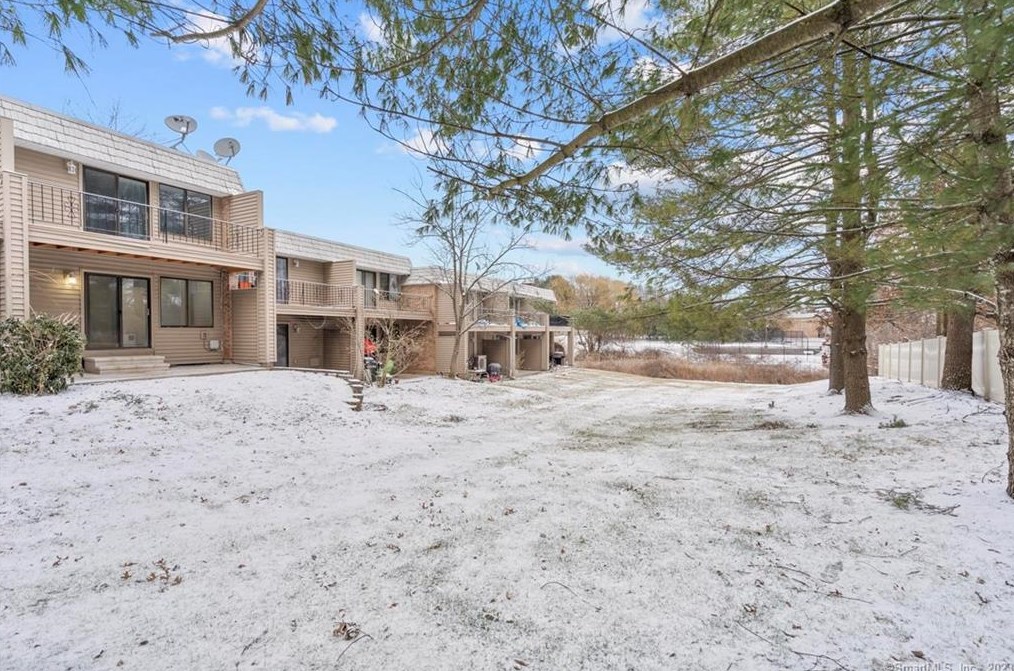 25 Redwood Ct, Cromwell CT  06416-1784 exterior