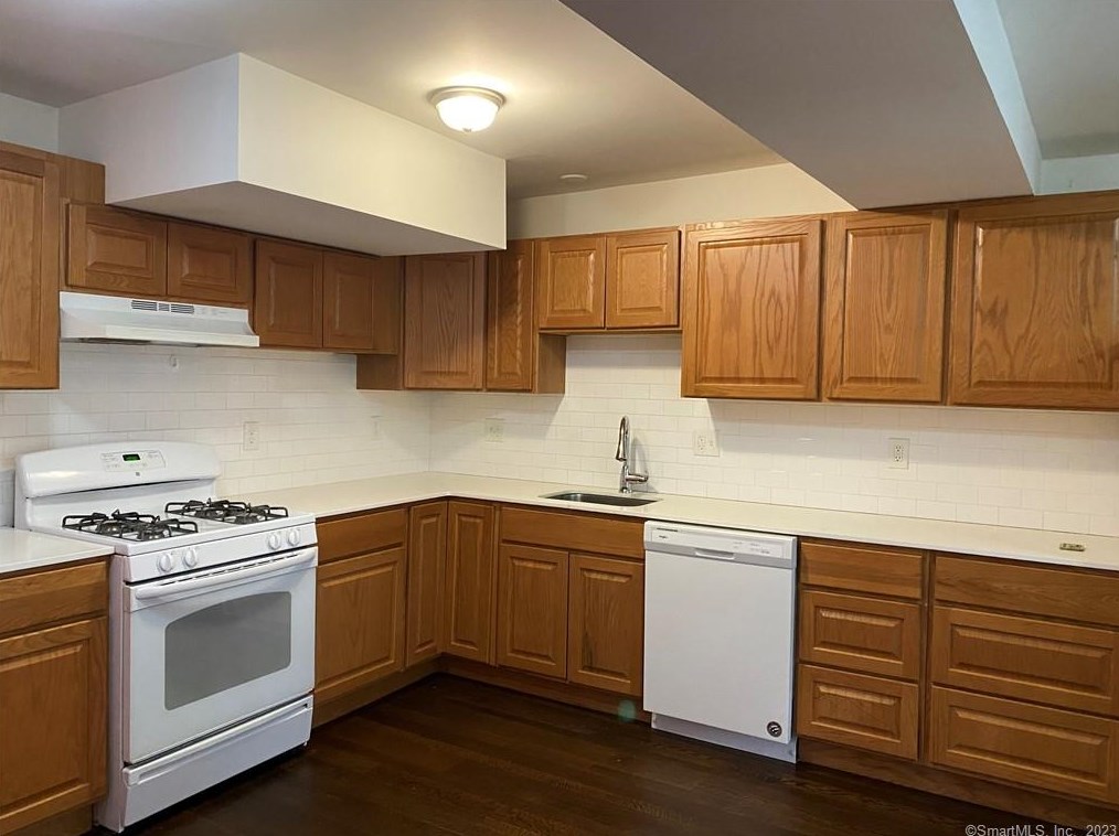 29 Moulthrop St #1, Ansonia, CT 06401