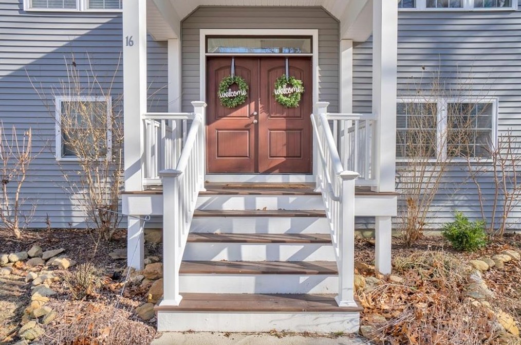 16 Cedar Ridge Rd, East Hampton, CT 06424