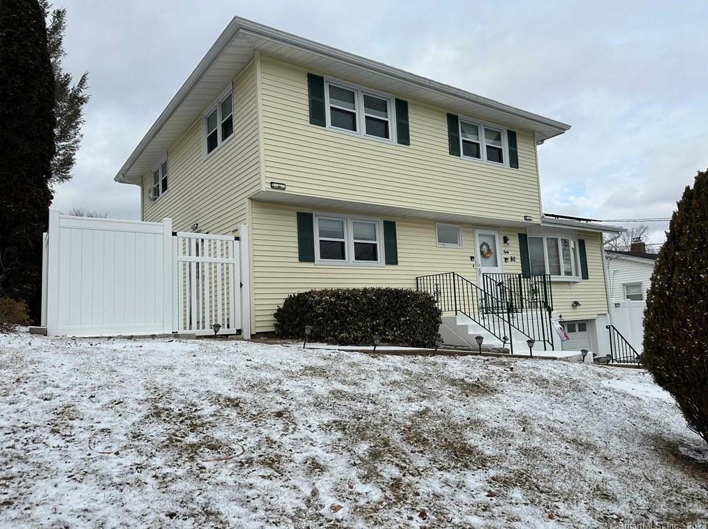 80 Oakleaf Dr, Waterbury, CT 06708