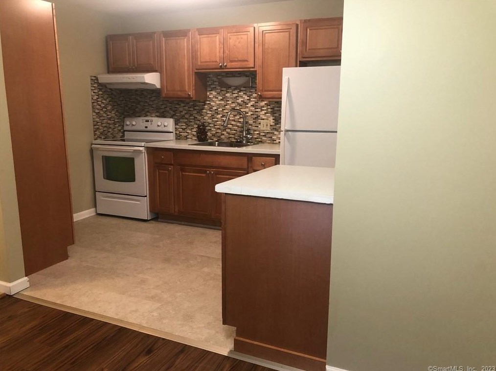 40 Hoffman Ct #b5, Wallingford, CT 06492