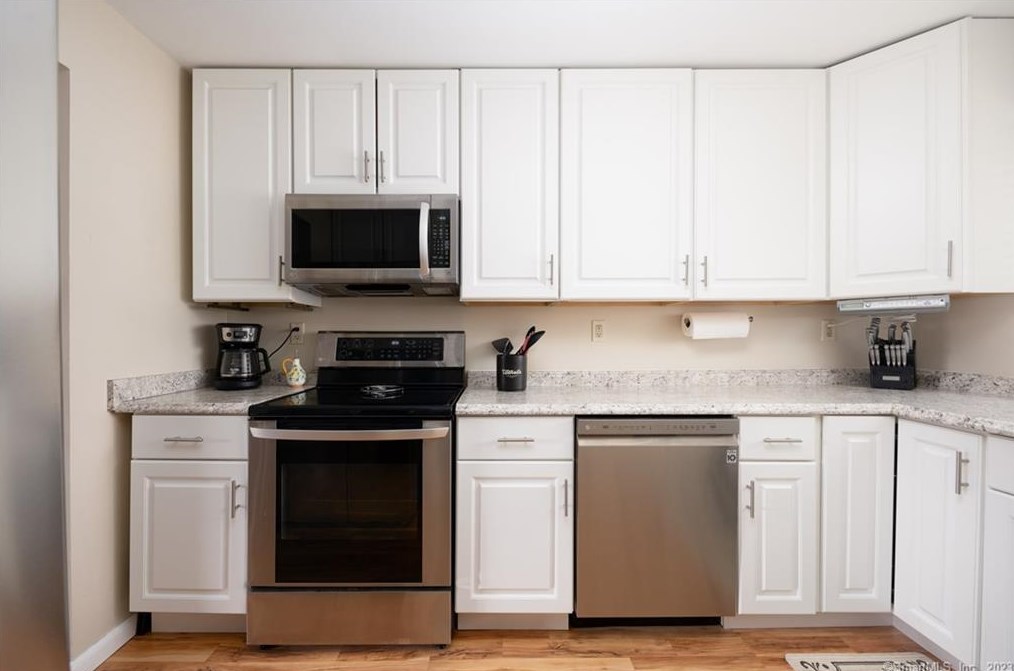 42 Mckenna Dr, Middletown, CT 06457