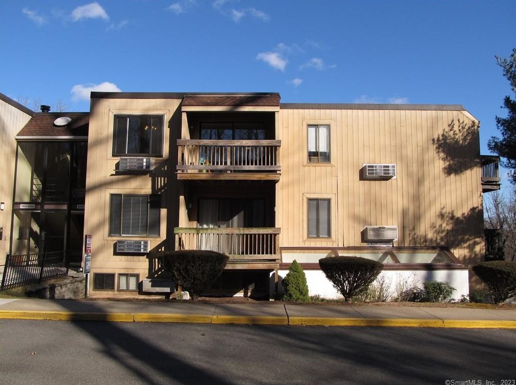 175 Mill Pond Rd #205, New Haven, CT 06514