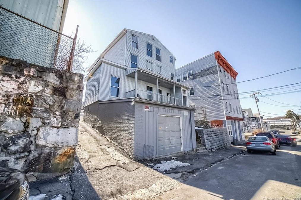 136 Locust St, Waterbury, CT 06704