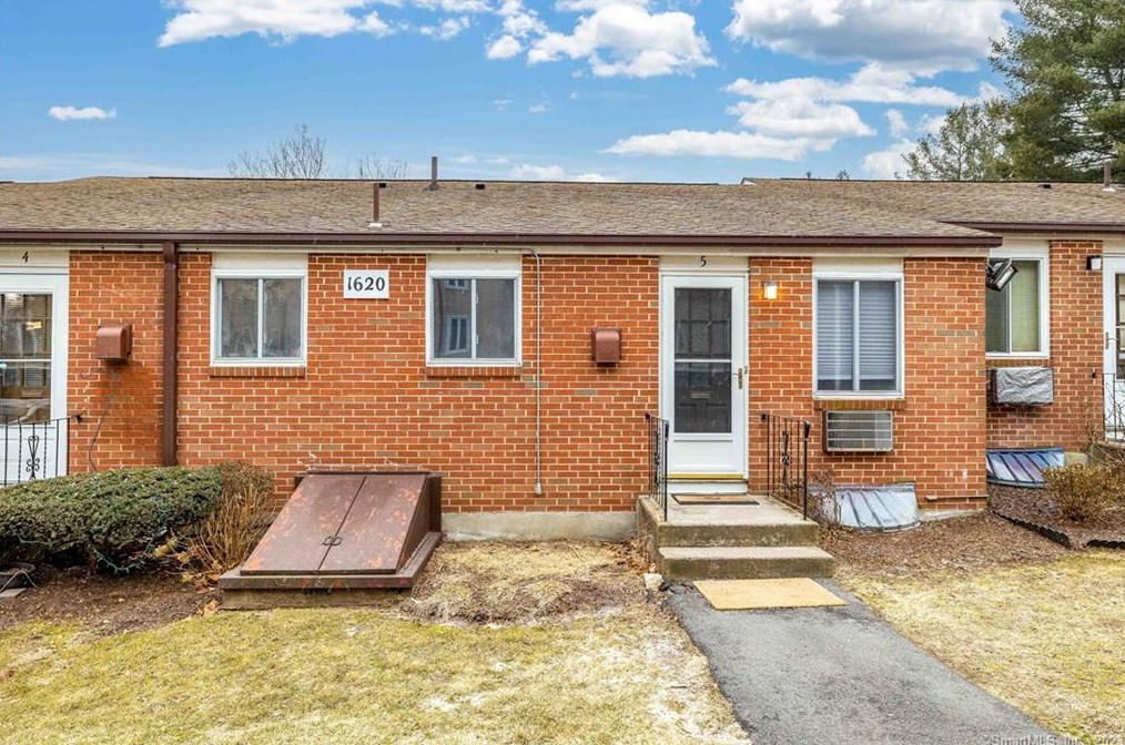 1620 Farmington Ave #5, Unionville, CT 06085