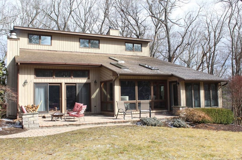 3239 Mountain Rd, Suffield, CT 06093