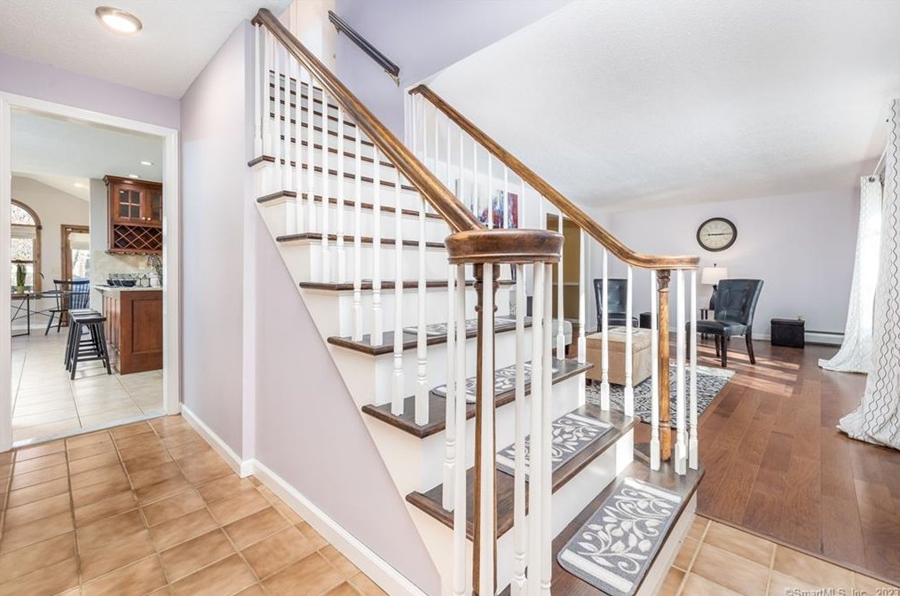 59 Pezzente Ln, Hartford, CT 06108-1451