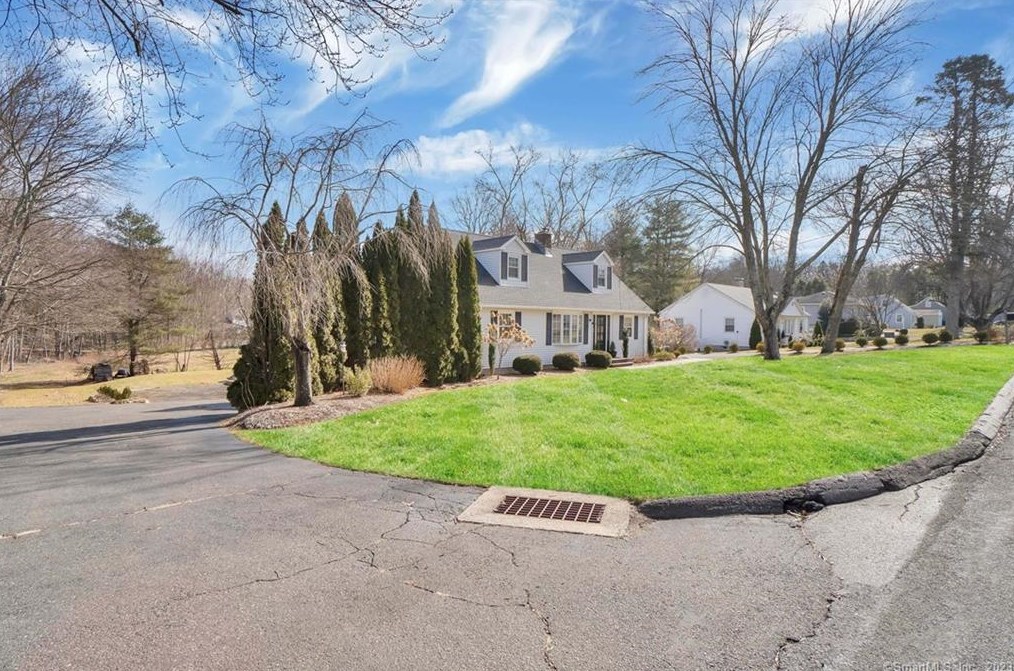20 Stendahl Dr, Huntington, CT 06484