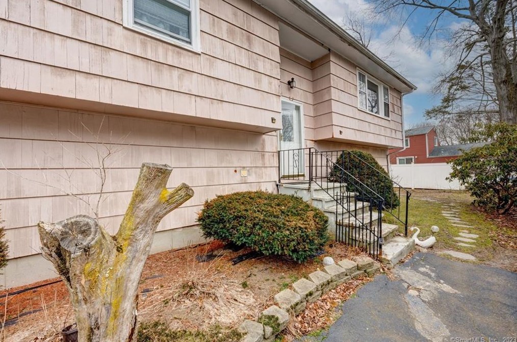235 Garibaldi Ave, Stratford CT  06615-7268 exterior
