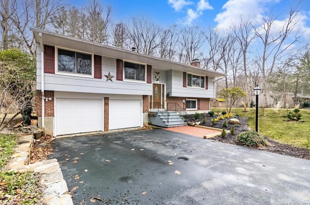 99 Deepwood Dr, Madison, CT 06443