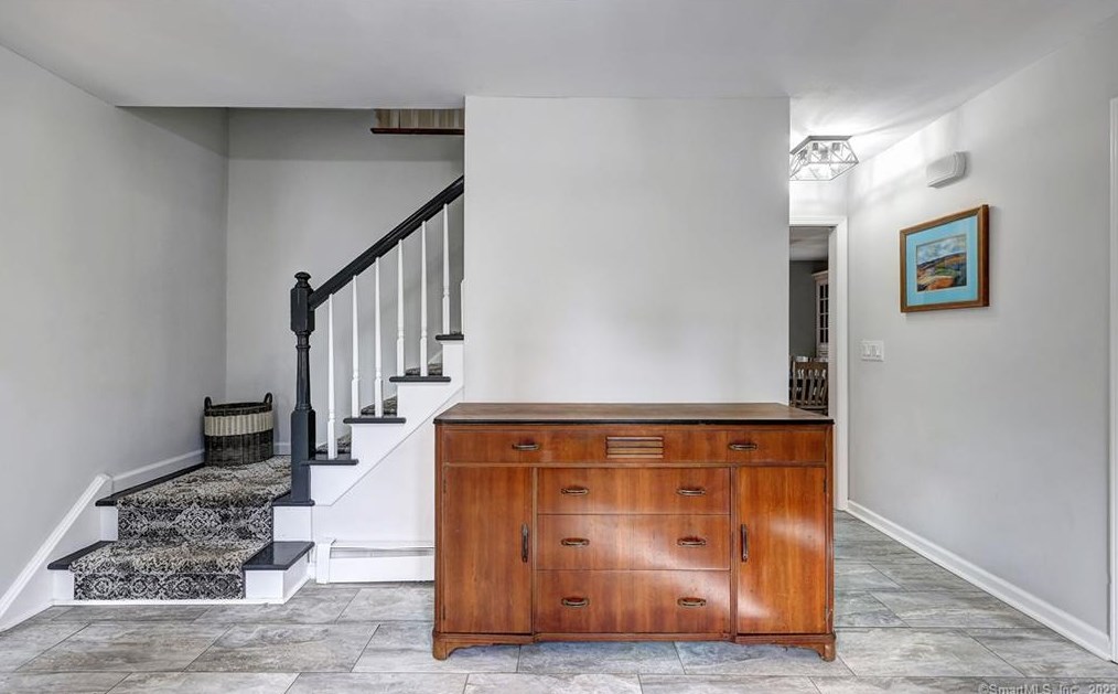 176 Flint Ridge Rd, Upper Stepney, CT 06468