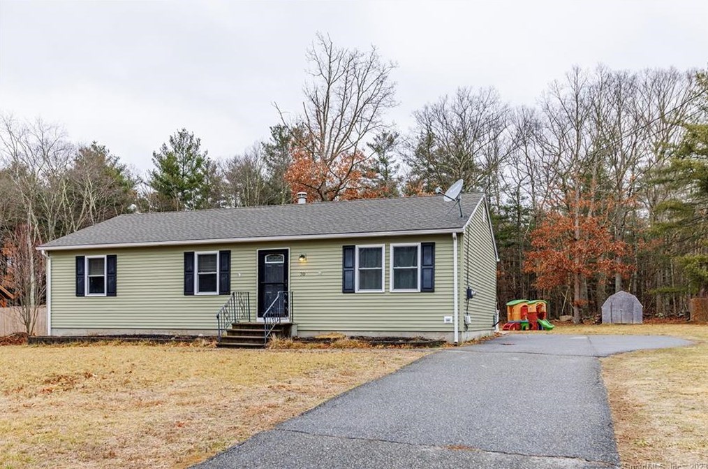 70 Pleasant View Dr, Killingly, CT 06241