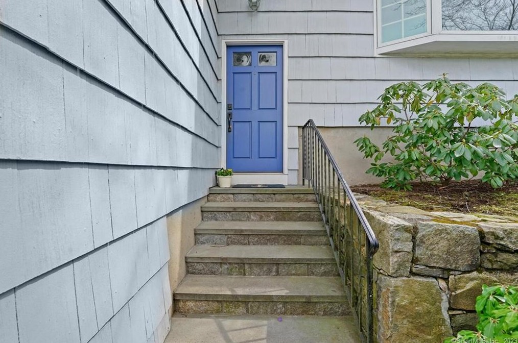 211 Sheephill Rd, Riverside, CT 06878