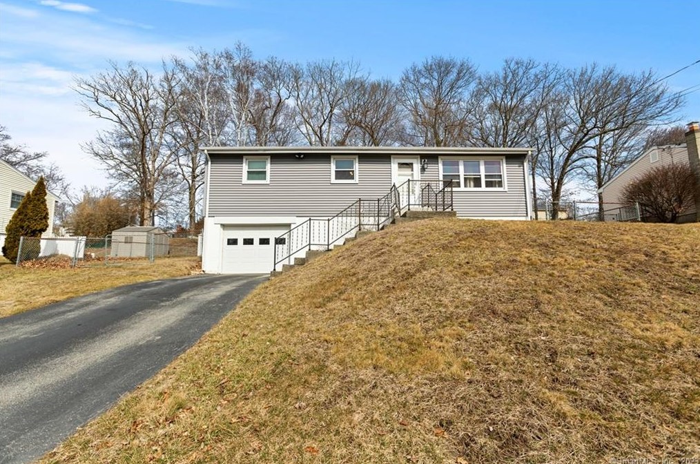 58 Glendale Rd, Chesterfield, CT 06370